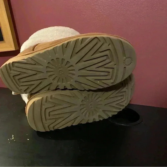 UGG Boots - Picture 9 of 10
